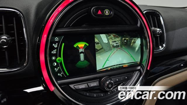 Mini Cooper Countryman 2018 — Şəkil 28/35