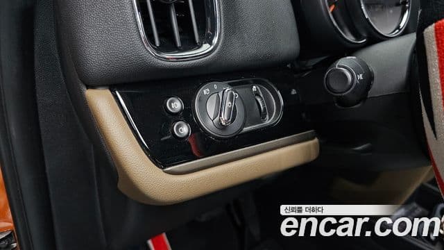 Mini Cooper Countryman 2018 — Şəkil 30/35