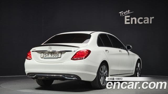 Mercedes-Benz C-Class 2018 — Şəkil 21/34