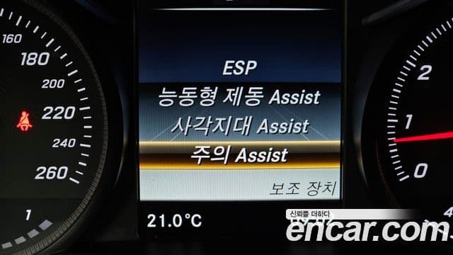 Mercedes-Benz C-Class 2018 — Şəkil 26/34