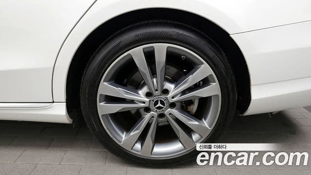 Mercedes-Benz C-Class 2018 — Şəkil 10/34
