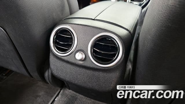 Mercedes-Benz C-Class 2018 — Şəkil 9/34