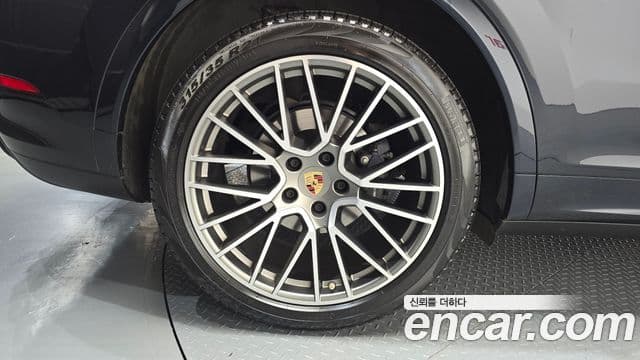 Porsche Cayenne 2023 — фото 5 из 20
