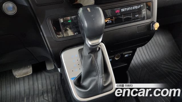 Hyundai Staria 2023 — фото 9 из 20