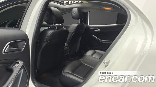 Mercedes-Benz GLA-Class 2018 — Фото 11/20