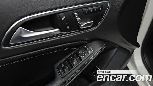 Mercedes-Benz GLA-Class 2018 — Фото 15/20