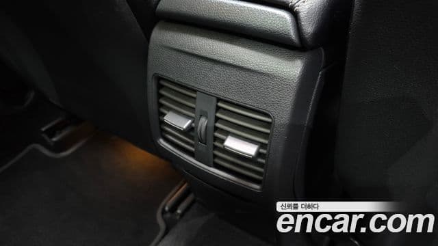 Mercedes-Benz GLA-Class 2018 — Photo 29/31