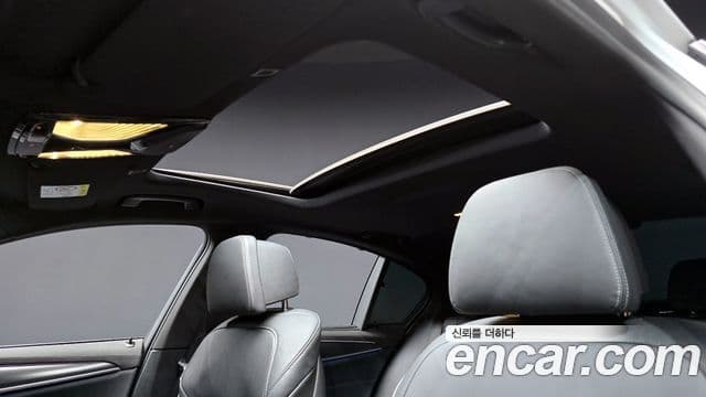 BMW 5 Series 2022 — ფოტო 18/20