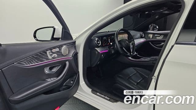 Mercedes-Benz E-Class 2022 — фото 8 из 20