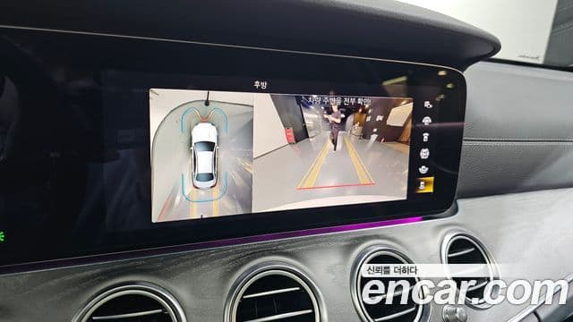 Mercedes-Benz E-Class 2022 — фото 15 из 20