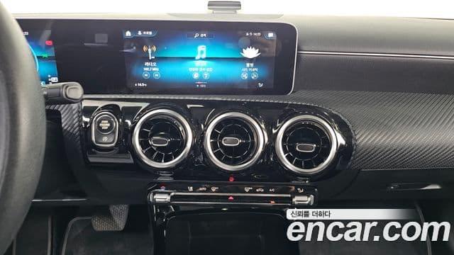 Mercedes-Benz A-Class 2019 — Şəkil 19/20