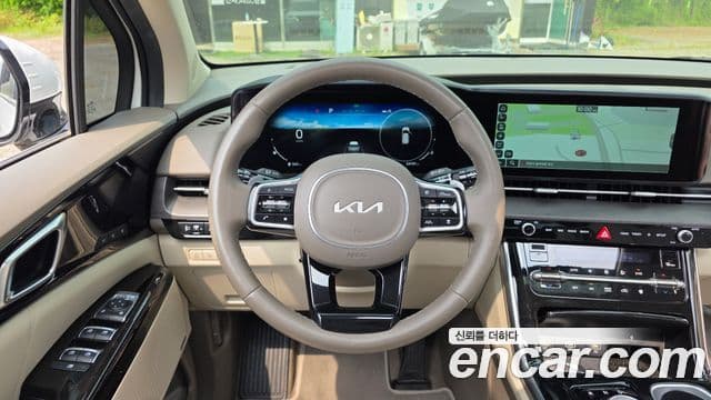 Kia Carnival 2021 — ფოტო 13/20