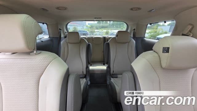 Kia Carnival 2021 — ფოტო 18/20
