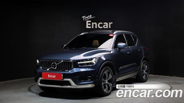 Volvo XC40 2022 — Фото 1/20
