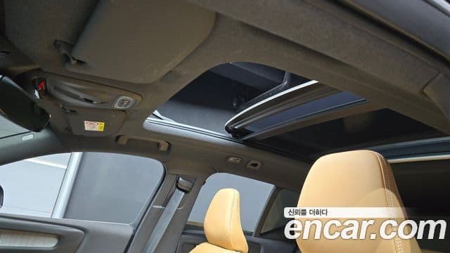 Volvo XC40 2022 — Фото 17/20