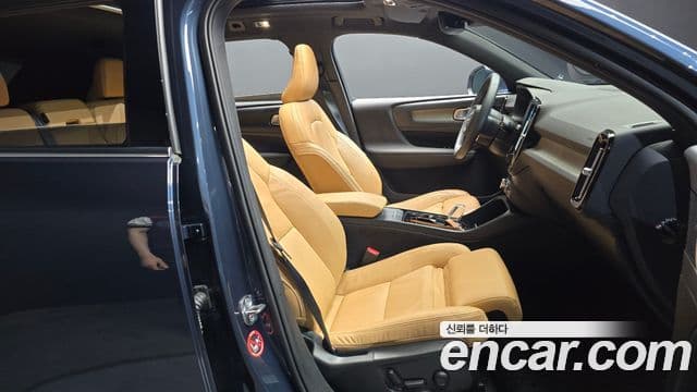 Volvo XC40 2022 — Photo 26/30