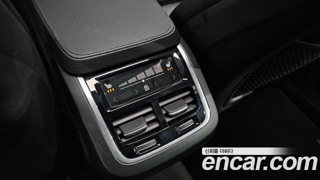 Volvo XC90 2019 — ფოტო 19/20