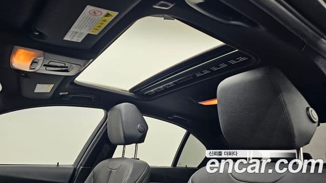 BMW 3 Series 2018 — Photo 12/20