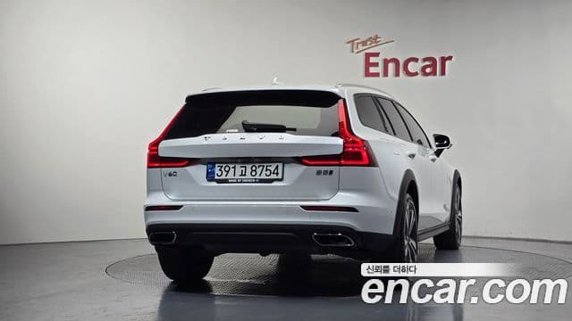 Volvo V60 Cross Country 2021 — Şəkil 4/20
