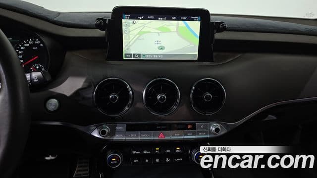 Kia Stinger 2018 — Şəkil 13/20