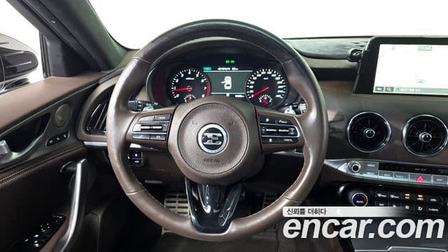 Kia Stinger 2018 — Şəkil 14/20