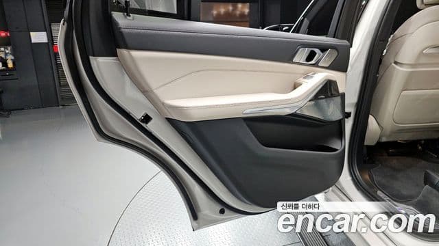 BMW X7 2023 — Photo 10/36
