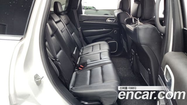 Jeep Grand Cherokee 2021 — Фото 12/20