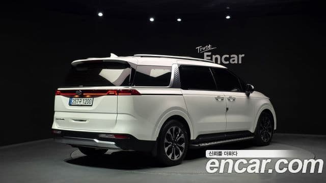 Kia Carnival 2021 — ფოტო 2/20