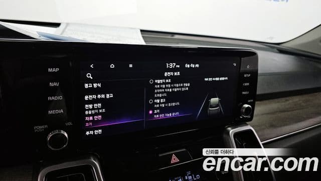 Kia Sorento 2022 — ფოტო 16/20