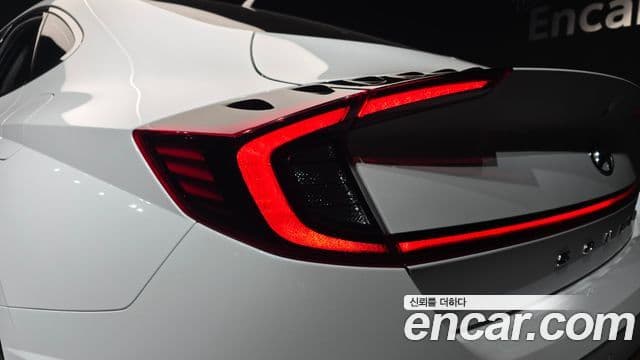 Hyundai Sonata Hybrid 2021 — Photo 23/30