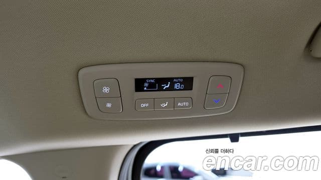 Kia Carnival 2023 — Фото 17/20