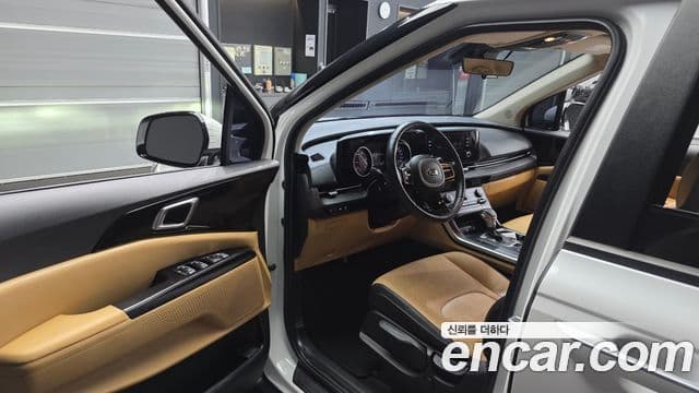 Kia Carnival 2021 — ფოტო 10/20