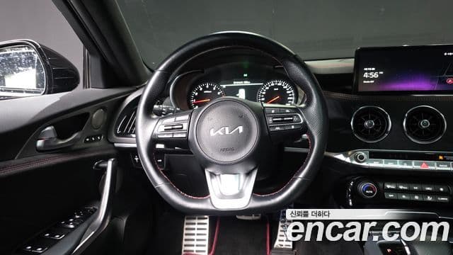 Kia Stinger 2021 — Фото 13/20