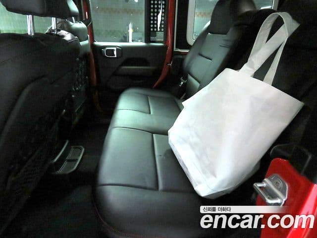 Jeep Wrangler 2021 — ფოტო 5/20
