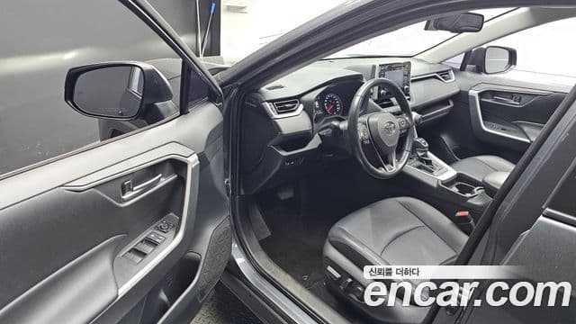 Toyota RAV4 2019 — фото 10 из 20