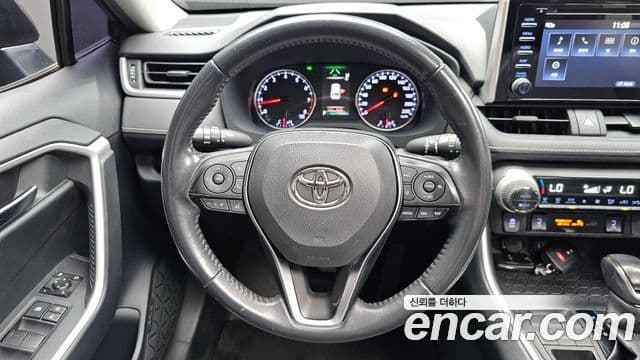 Toyota RAV4 2019 — фото 12 из 20