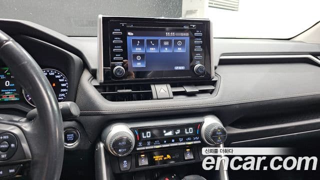 Toyota RAV4 2019 — ფოტო 13/20