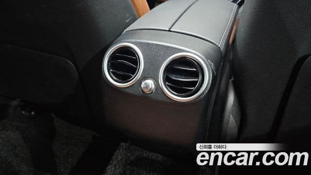 Mercedes-Benz GLC-Class 2021 — Photo 11/36