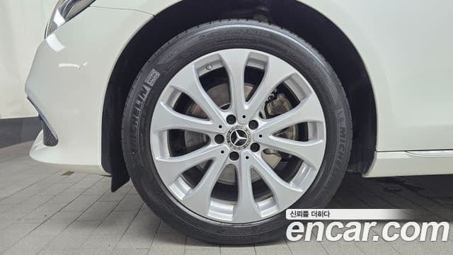 Mercedes-Benz E-Class 2018 — ფოტო 5/20