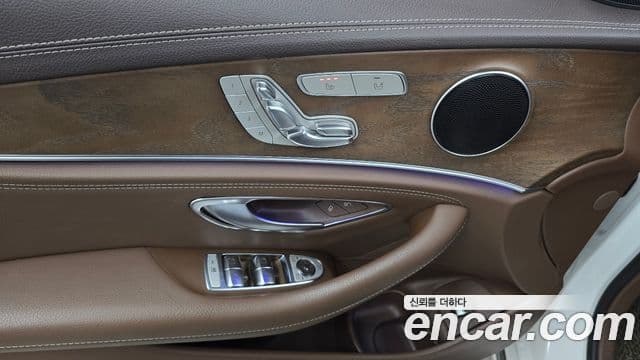 Mercedes-Benz E-Class 2018 — ფოტო 19/20