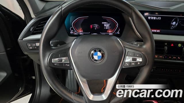 BMW 1 Series 2021 — Şəkil 19/20