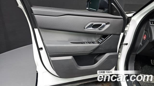 Land Rover Range Rover Velar 2023 — Photo 20/33