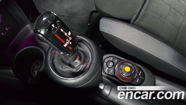 Mini Cooper S 2020 — фото 9 из 20