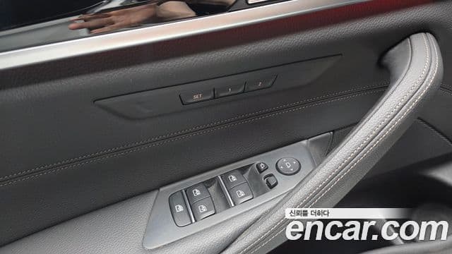 BMW 5 Series 2019 — Фото 19/20