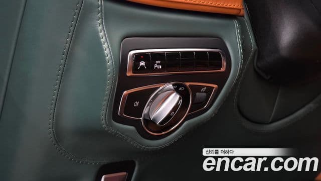 Mercedes-Benz G-Class 2020 — Photo 16/36