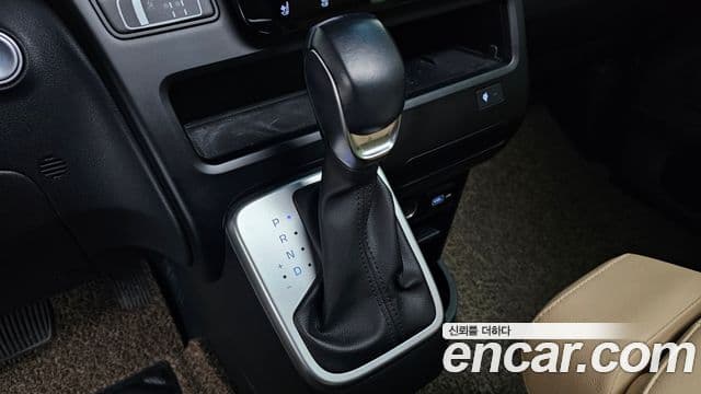 Hyundai Staria 2021 — ფოტო 9/20