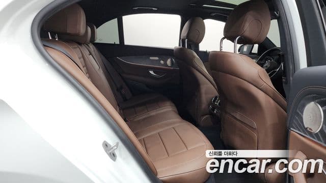 Mercedes-Benz E-Class 2022 — Şəkil 11/20
