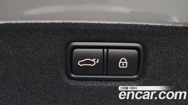 Genesis G70 2019 — ფოტო 18/20
