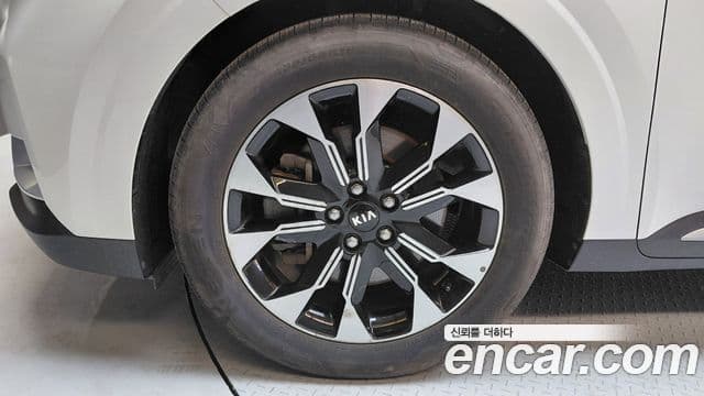 Kia Carnival 2021 — Фото 5/20