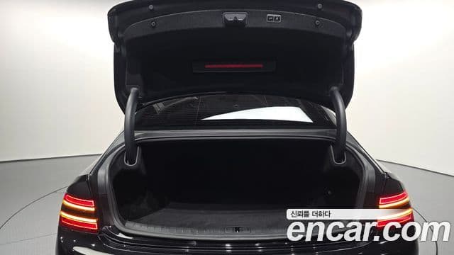Genesis G80 2022 — Photo 28/40